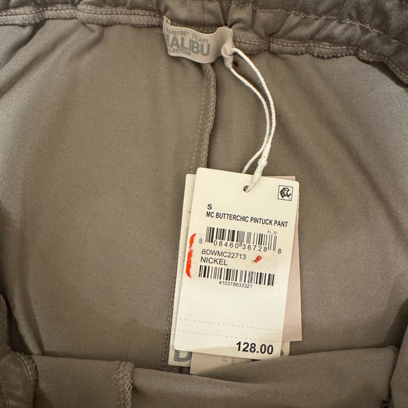 NEW Barefoot Dreams Malibu Collection Butterchic Pintuck Lounge Pants in Nickel - Picture 8 of 8